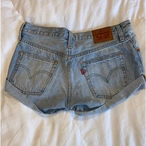 LEVI’S Size 25 Shorts